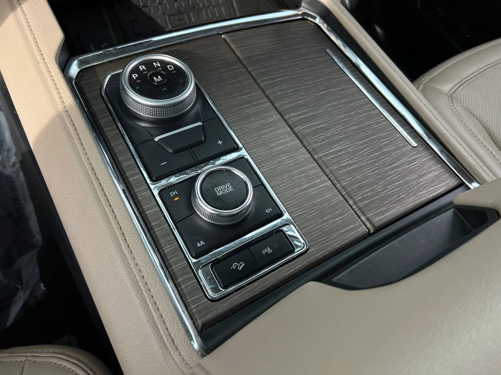Used 2024 Ford Expedition Limited image 26