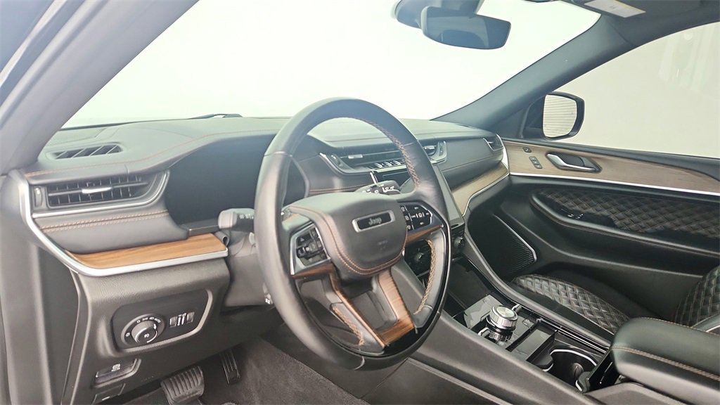 Used 2021 Jeep Grand Cherokee L Summit w/ Luxury Tech Group V image 14