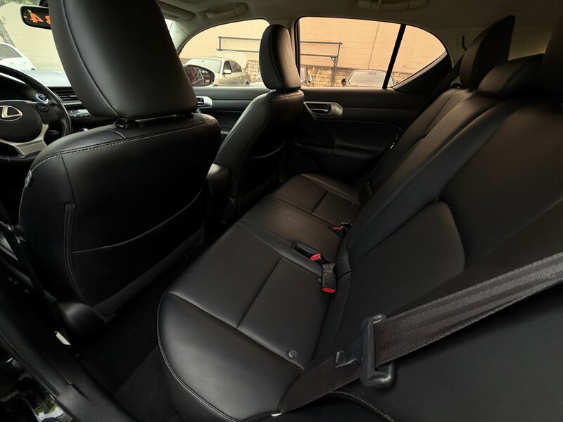 Used 2015 Lexus CT 200h image 43