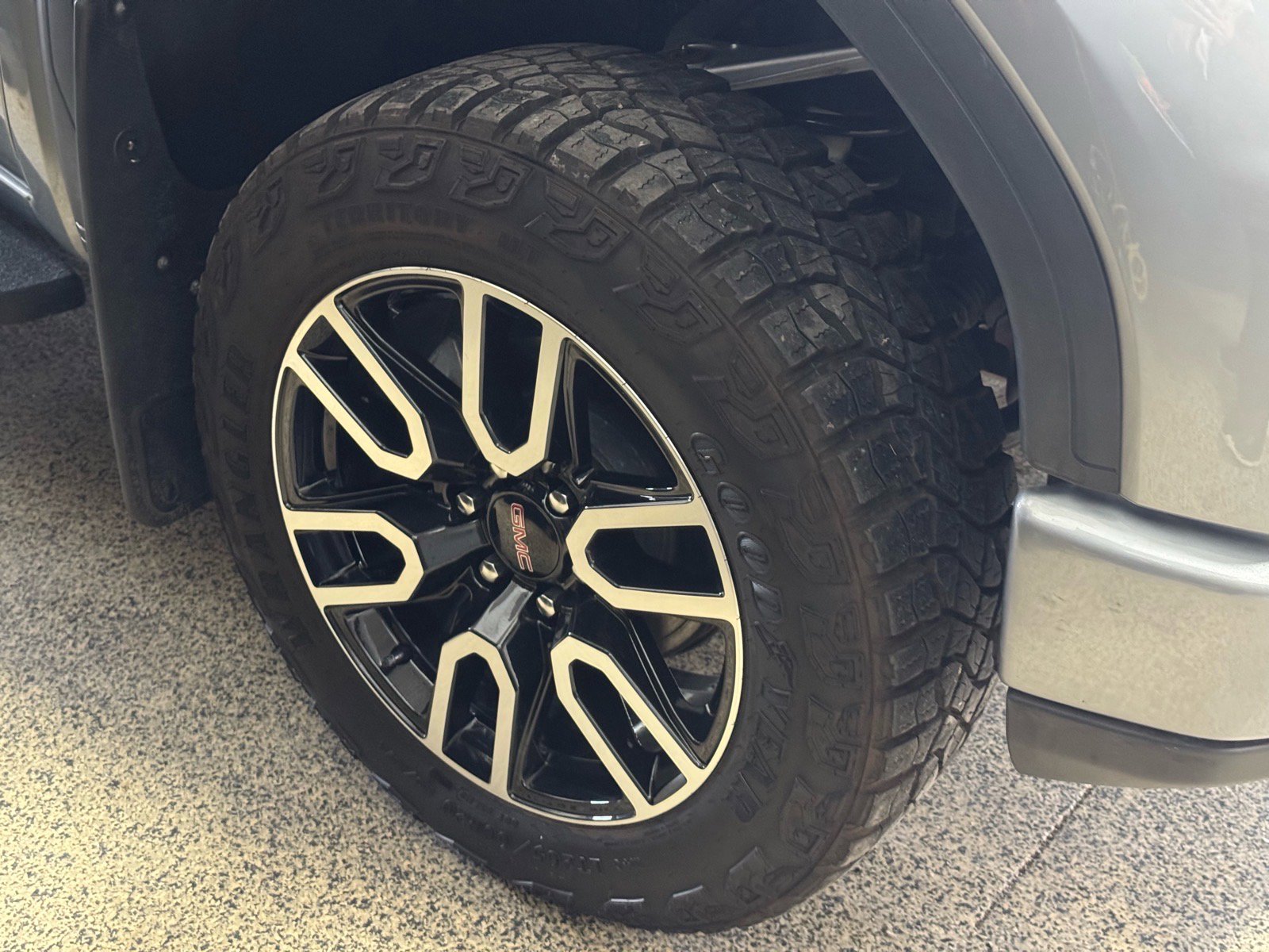 Used 2025 GMC Sierra 1500 AT4 w/ AT4 Premium Package image 4