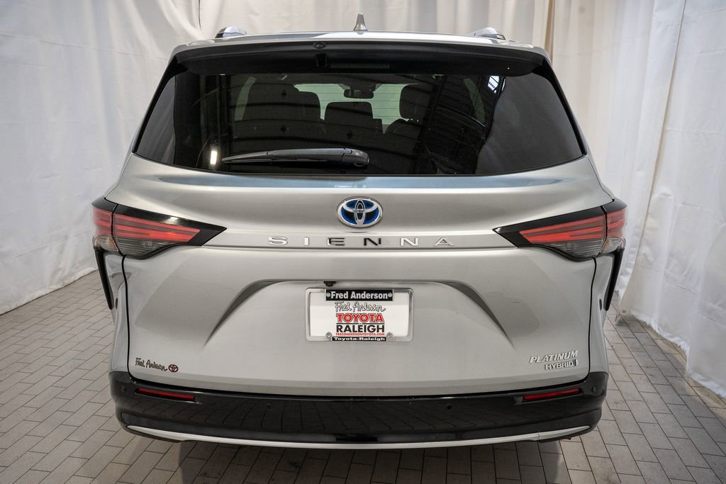 Used 2022 Toyota Sienna Platinum image 5