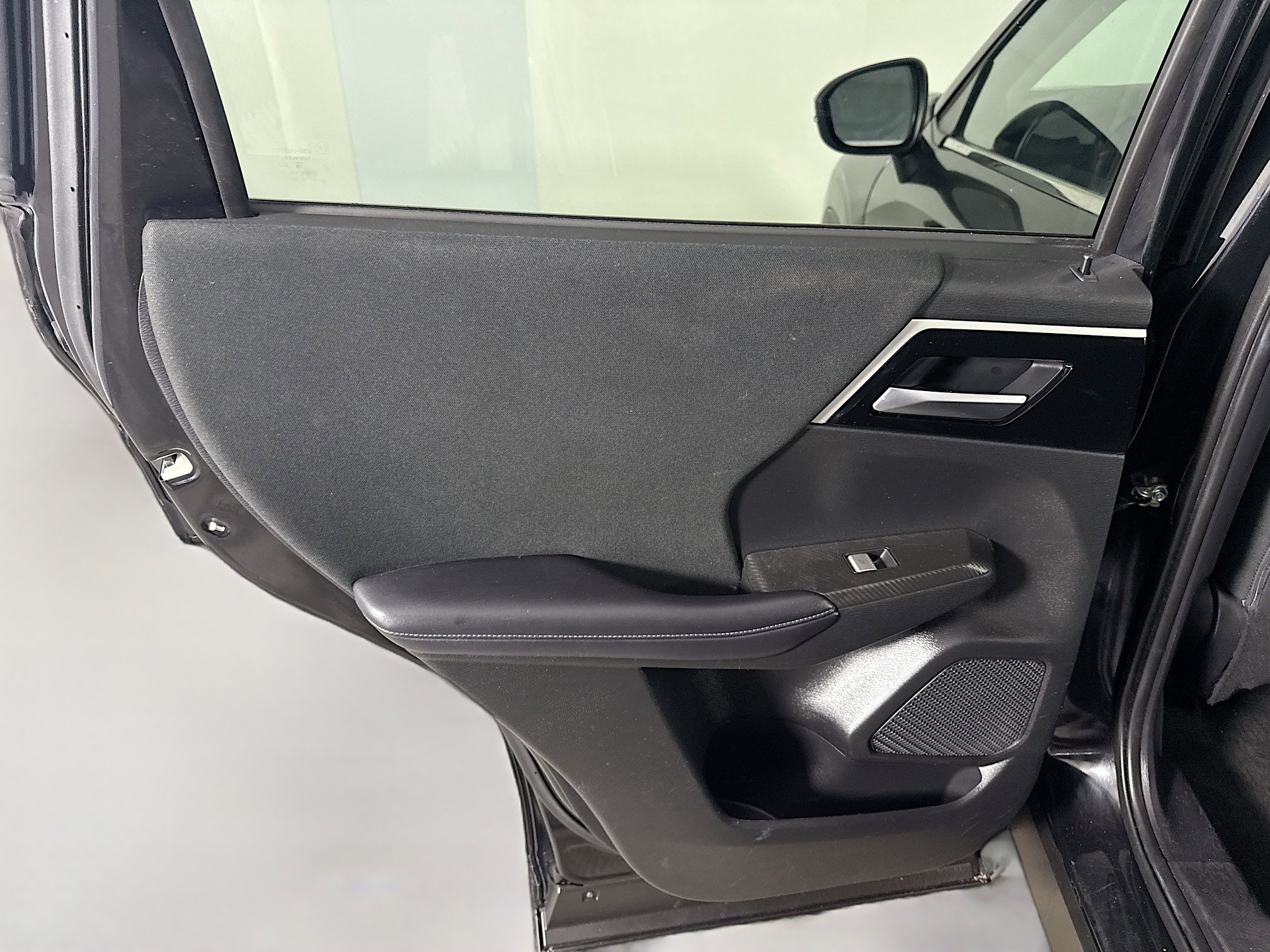 Used 2024 Mitsubishi Outlander ES image 26