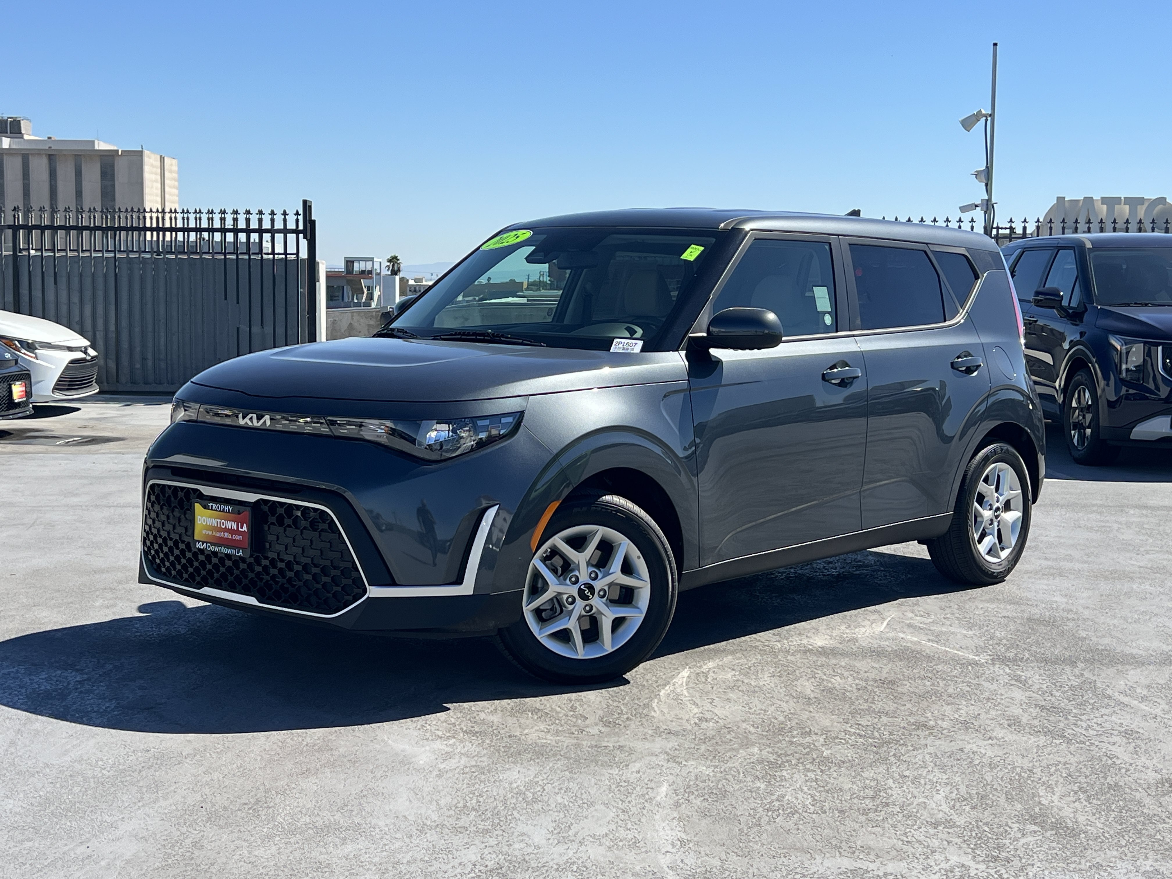 Used 2025 Kia Soul LX w/ LX Technology Package FWD image 2