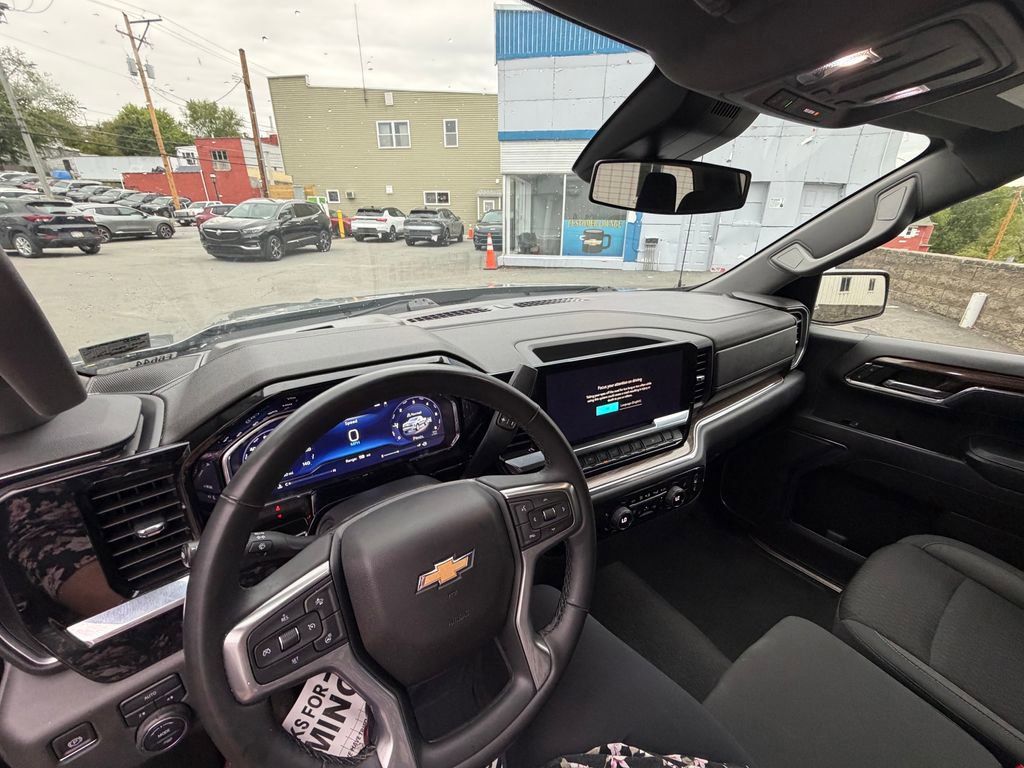 Used 2023 Chevrolet Silverado 1500 LT AWD/4WD image 21