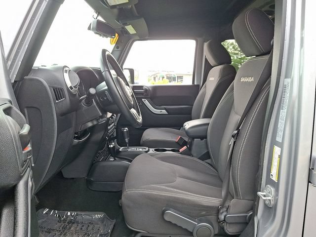 Used 2017 Jeep Wrangler Unlimited Sahara w/ Connectivity Group AWD/4WD image 13
