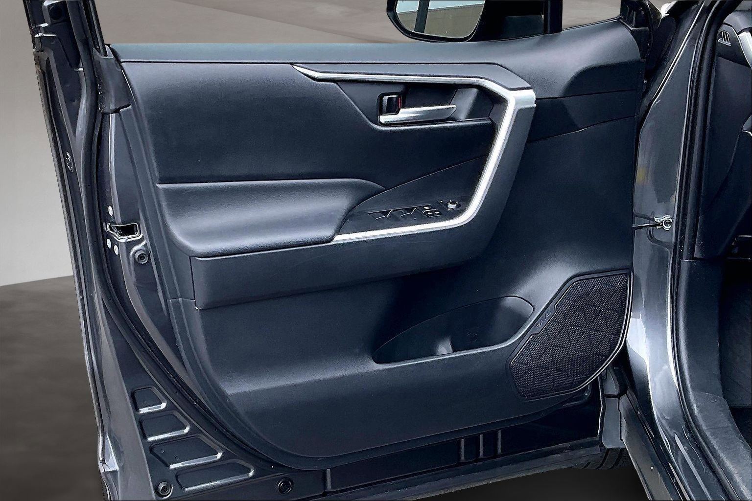 Used 2019 Toyota RAV4 XLE image 20