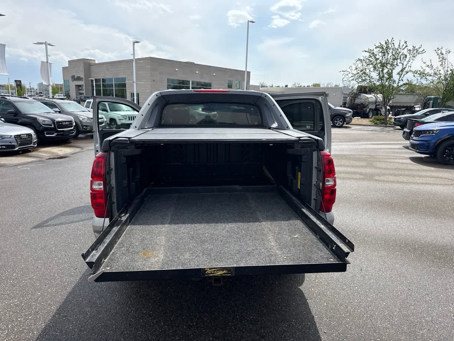 Used 2010 Chevrolet Avalanche LT AWD/4WD image 25