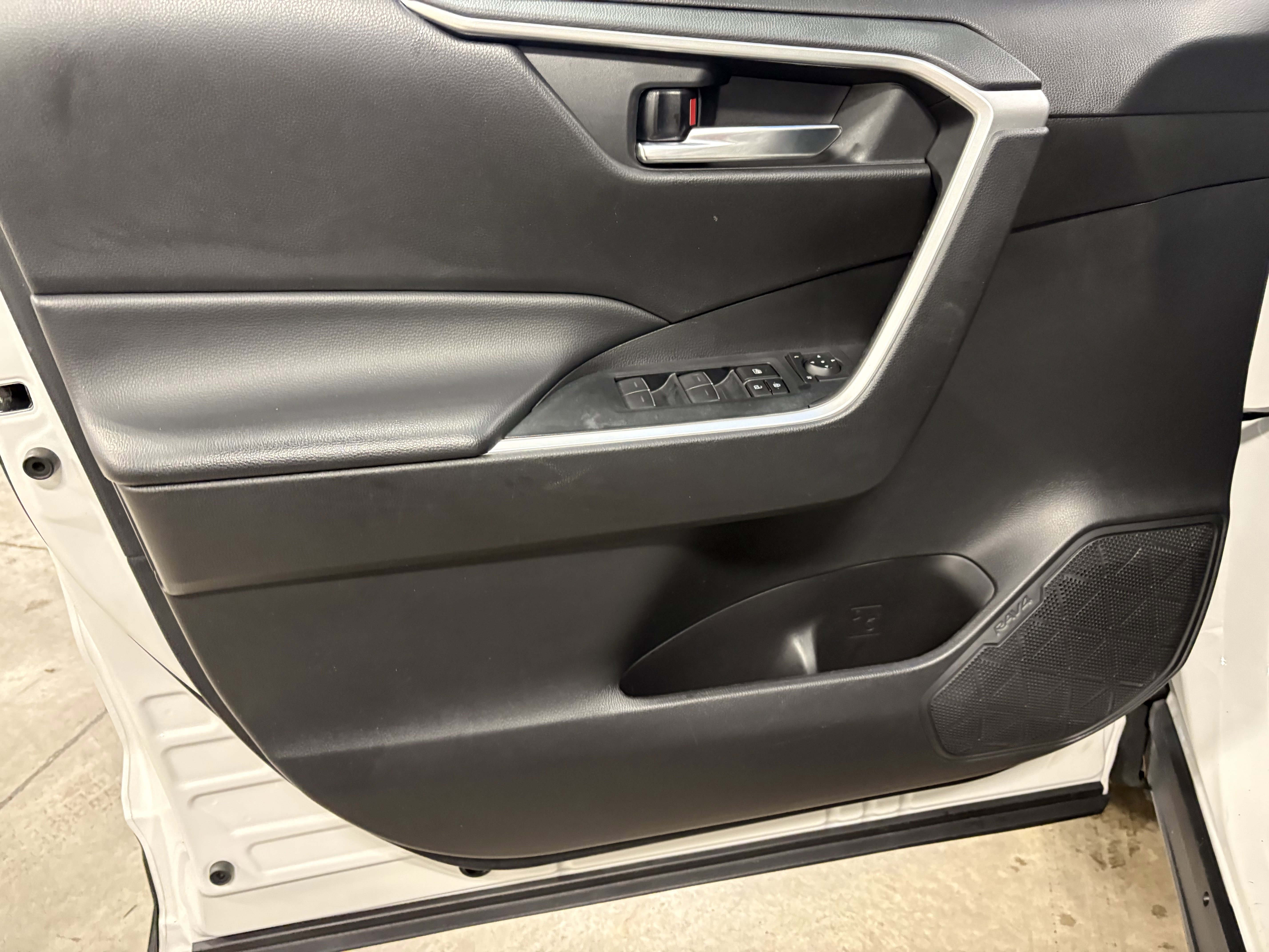 Certified 2024 Toyota RAV4 XLE FWD image 4