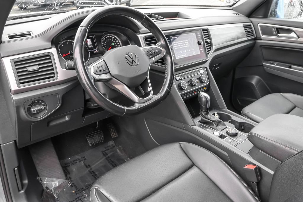 Used 2020 Volkswagen Atlas Cross Sport SE w/ Towing Package image 4