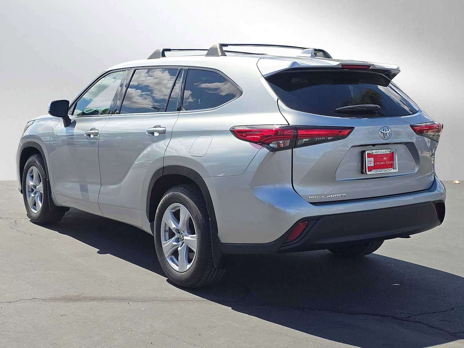 Certified 2021 Toyota Highlander L FWD image 5