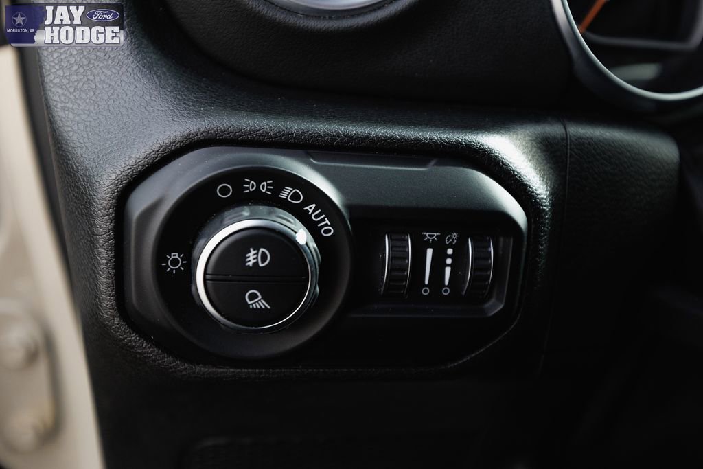 Used 2020 Jeep Gladiator Overland w/ Cold Weather Group image 17