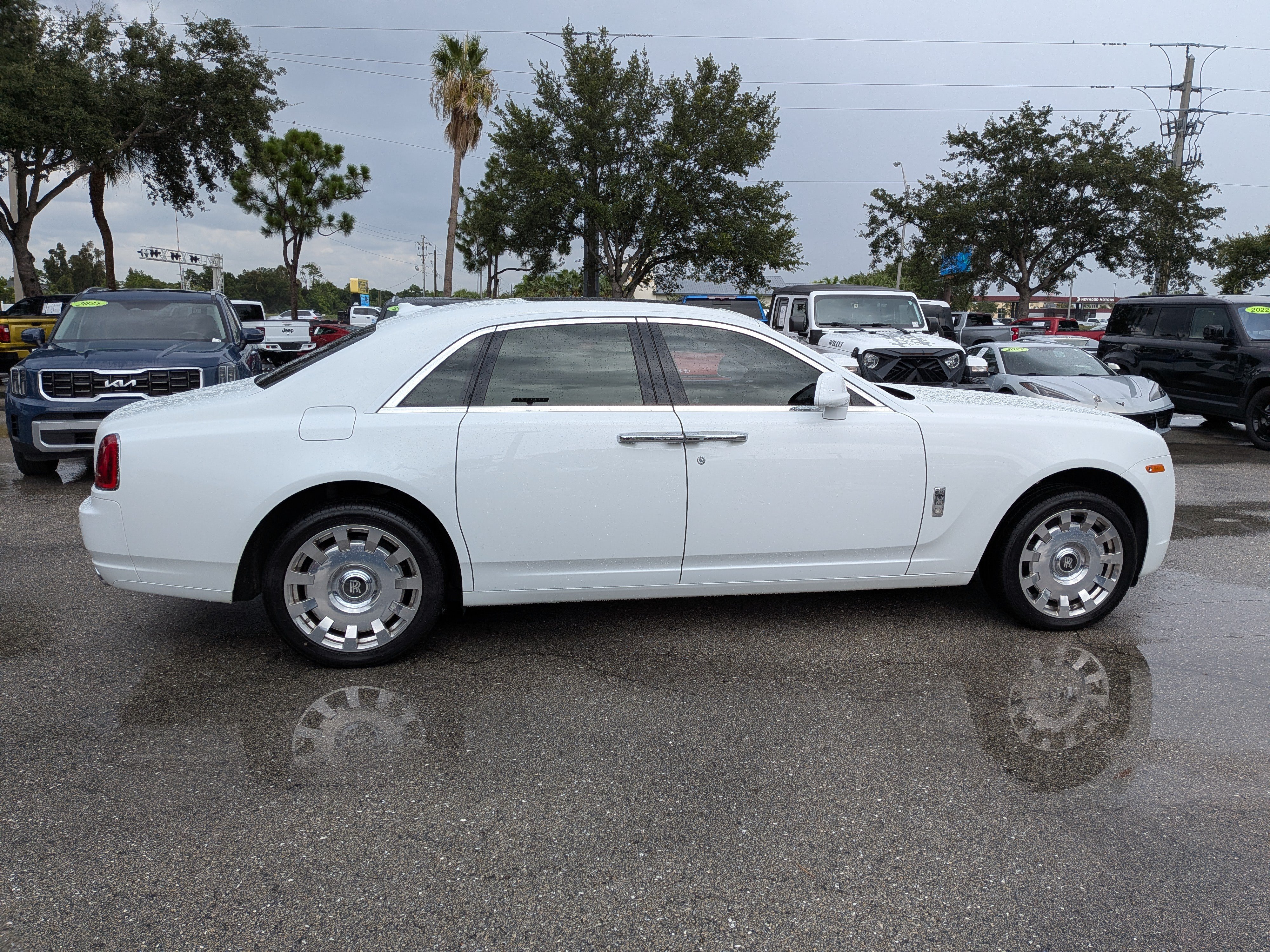 Used 2013 Rolls-Royce Ghost RWD image 3
