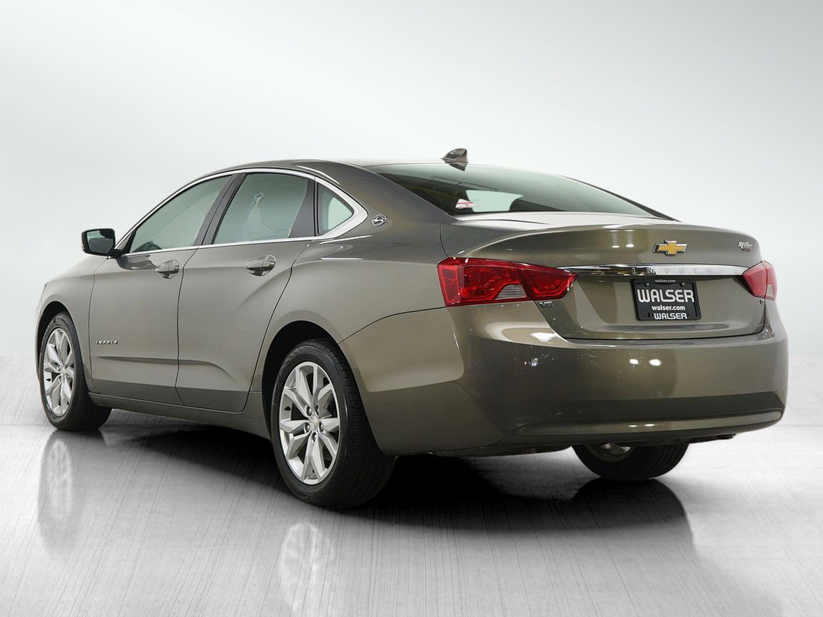 Used 2017 Chevrolet Impala LT FWD image 3