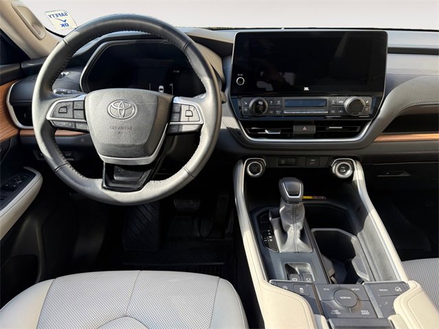 Used 2025 Toyota Grand Highlander AWD image 10