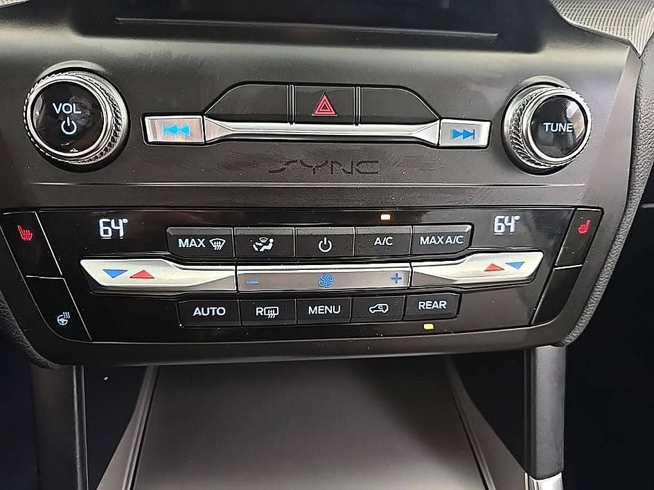 Used 2020 Ford Explorer XLT w/ Equipment Group 202A AWD/4WD image 23