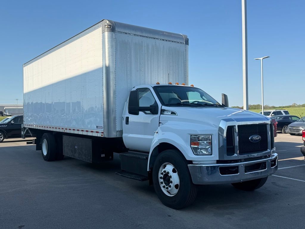 Used 2022 Ford F650 2WD Regular Cab Super Duty image 2