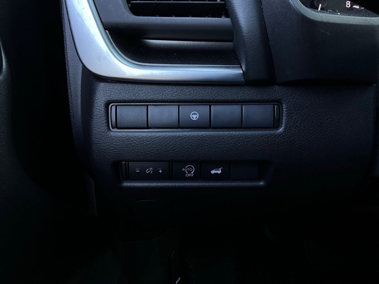 Used 2025 Nissan Rogue SV image 22