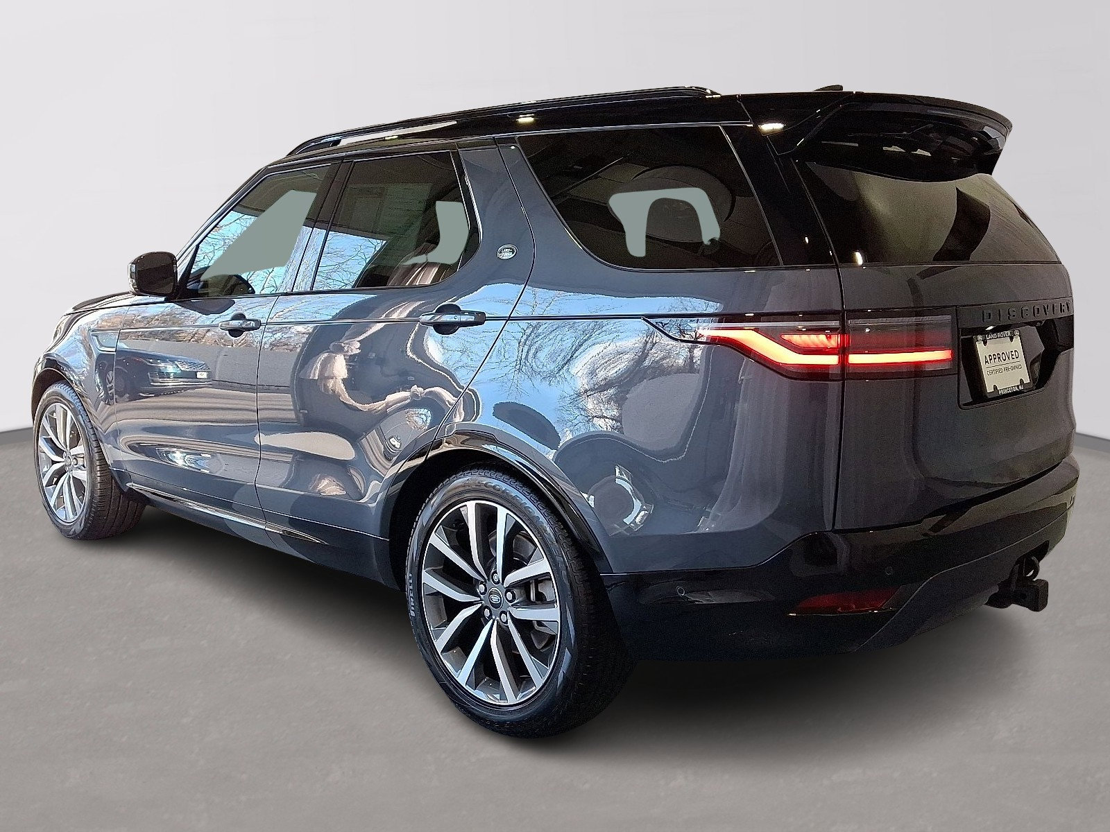 Certified 2025 Land Rover Discovery Dynamic SE video 2