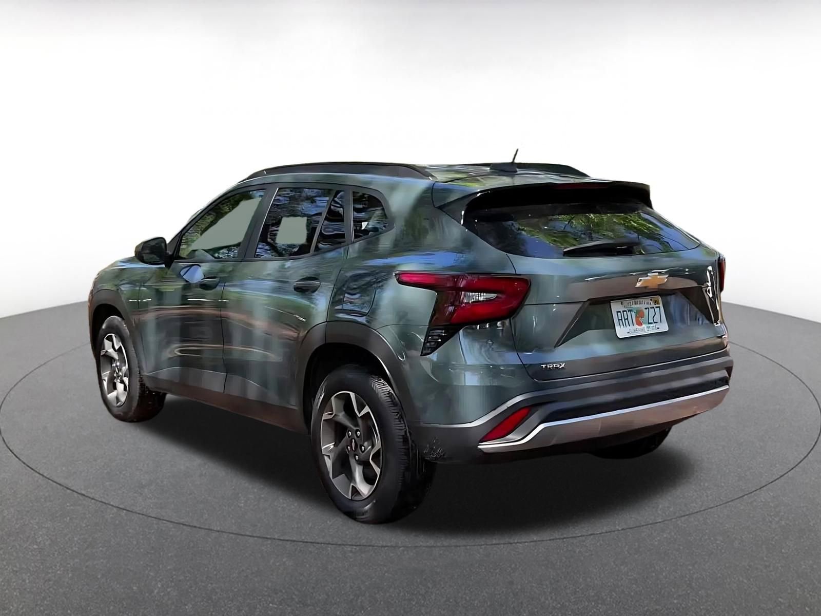 Used 2025 Chevrolet Trax LT w/ LT Convenience Package image 11