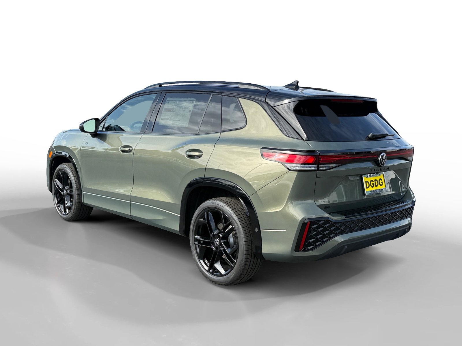 New 2026 Volkswagen Tiguan SE R-Line AWD/4WD image 3