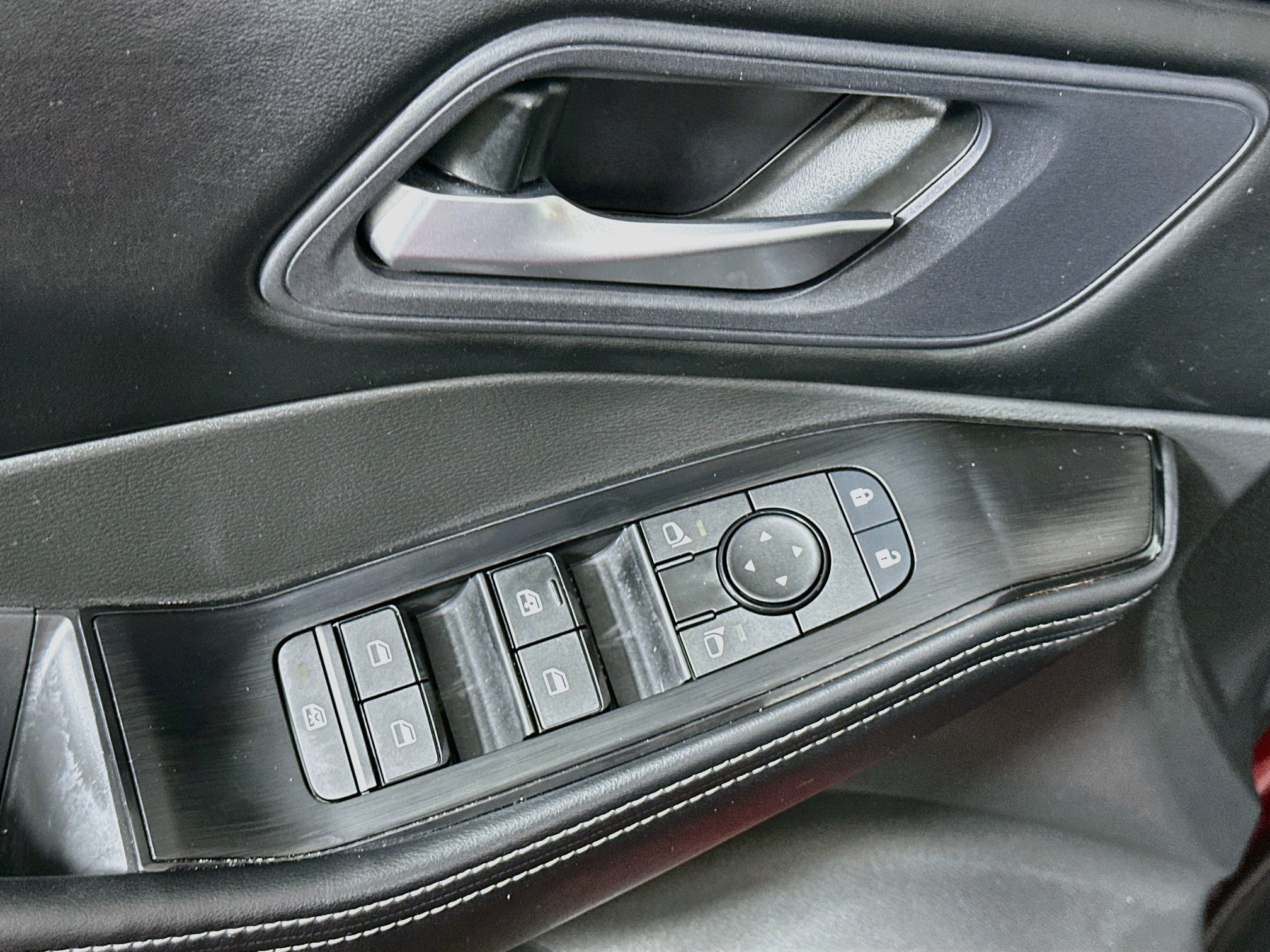 Used 2026 Nissan Rogue SV FWD image 15