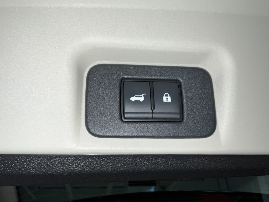 Used 2025 Nissan Ariya Platinum image 20