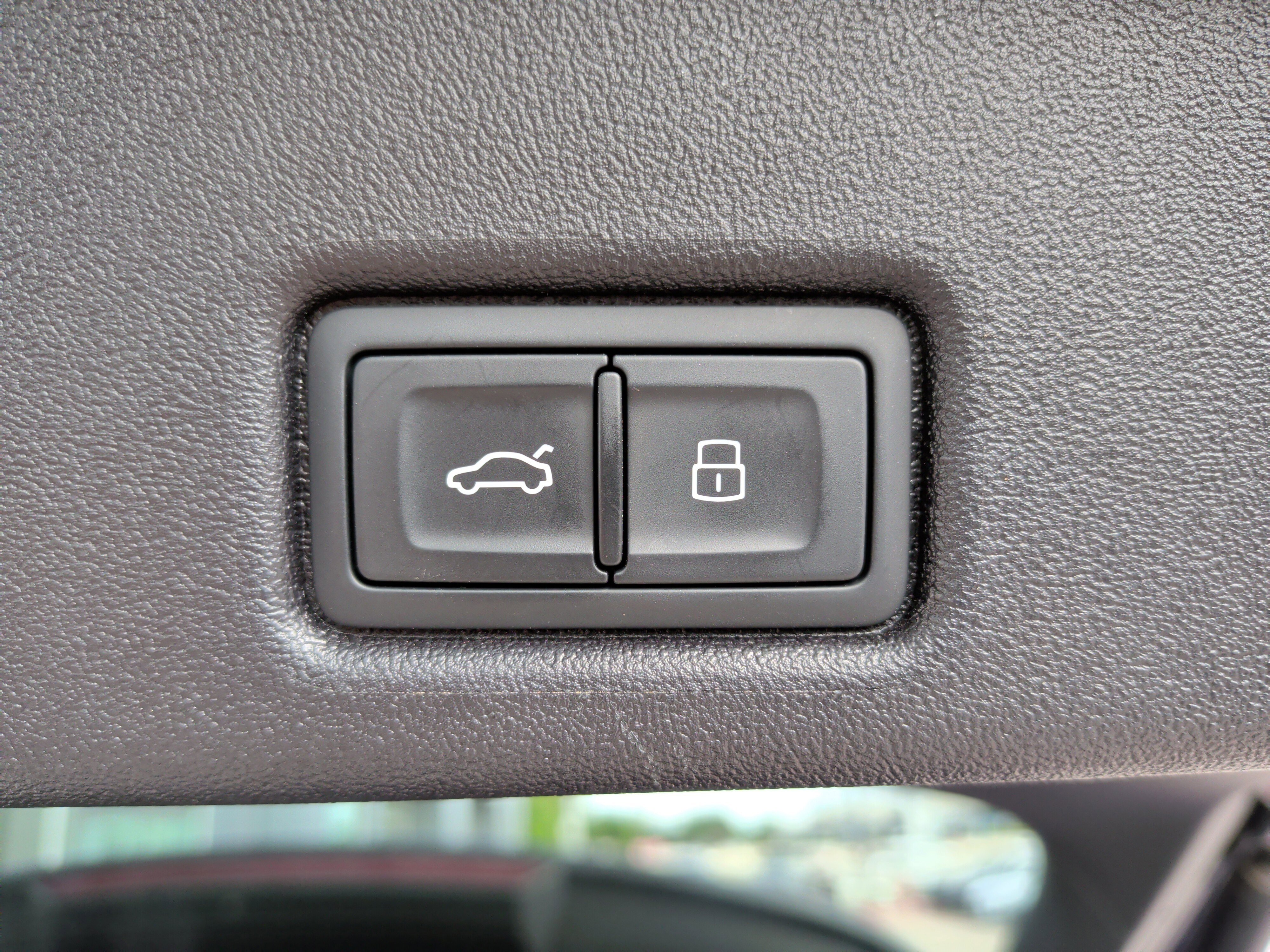 Used 2025 Audi Q5 Premium w/ Convenience Package image 30