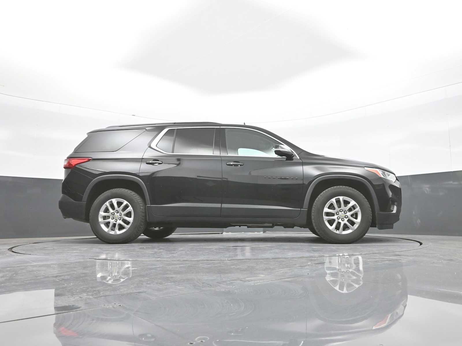 Used 2020 Chevrolet Traverse LT w/ LPO, Blackout Package AWD/4WD image 43