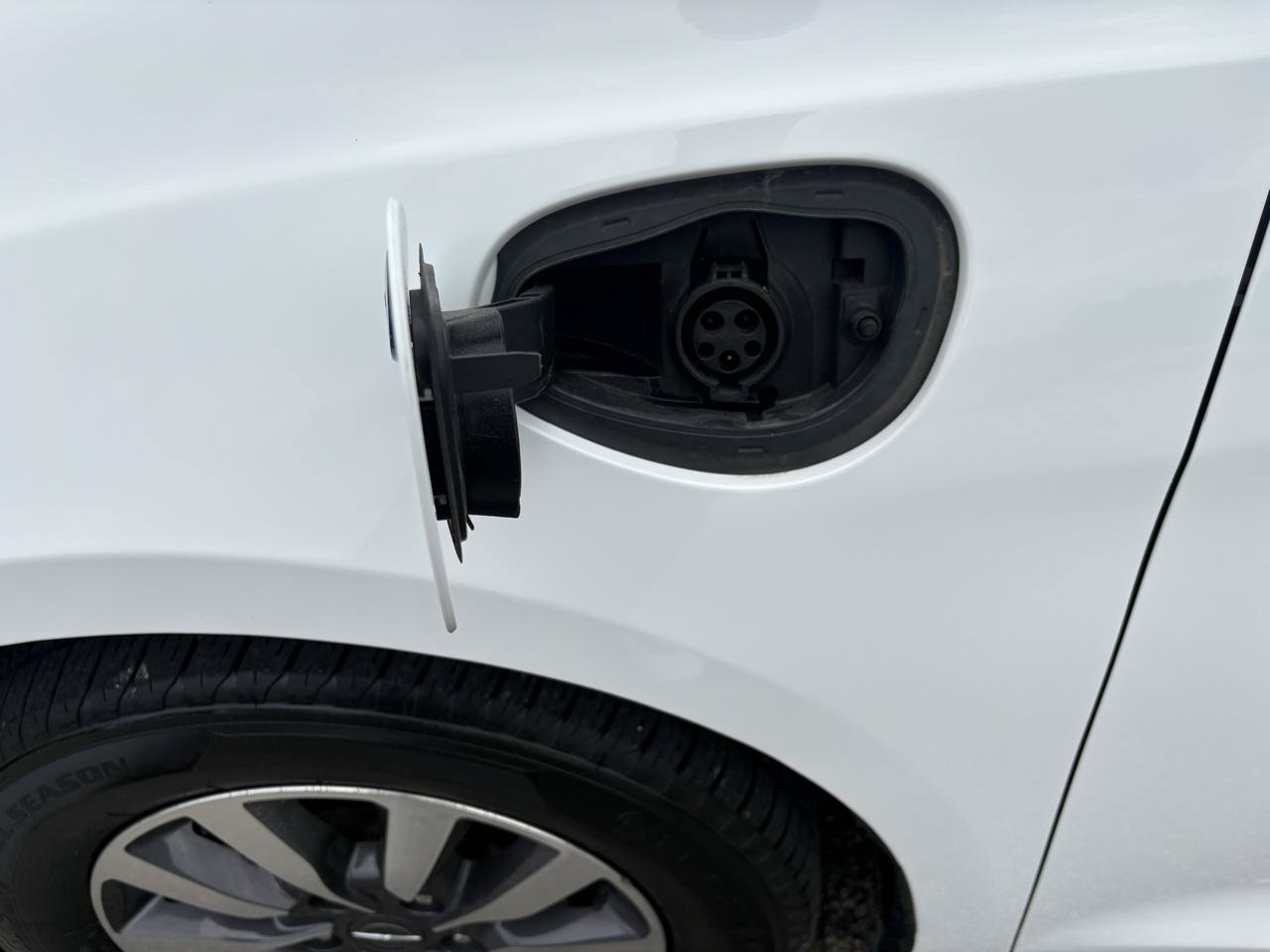 Used 2024 Chrysler Pacifica Limited FWD image 10