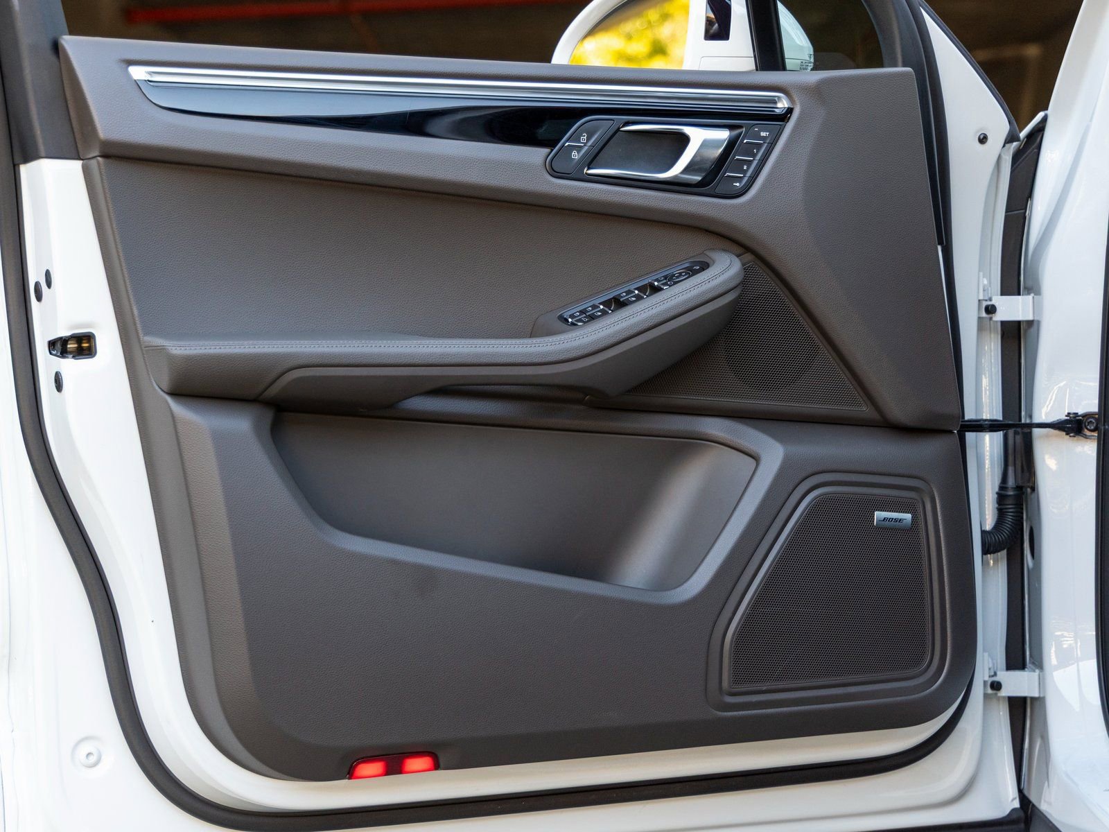 Certified 2025 Porsche Macan image 21