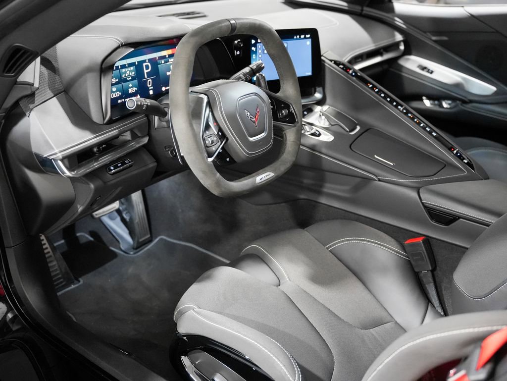 Used 2025 Chevrolet Corvette Z06 RWD image 9