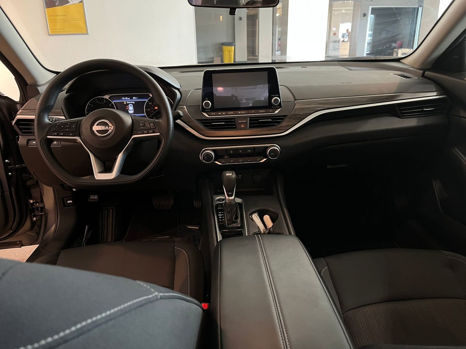 Used 2025 Nissan Altima 2.5 SV image 32
