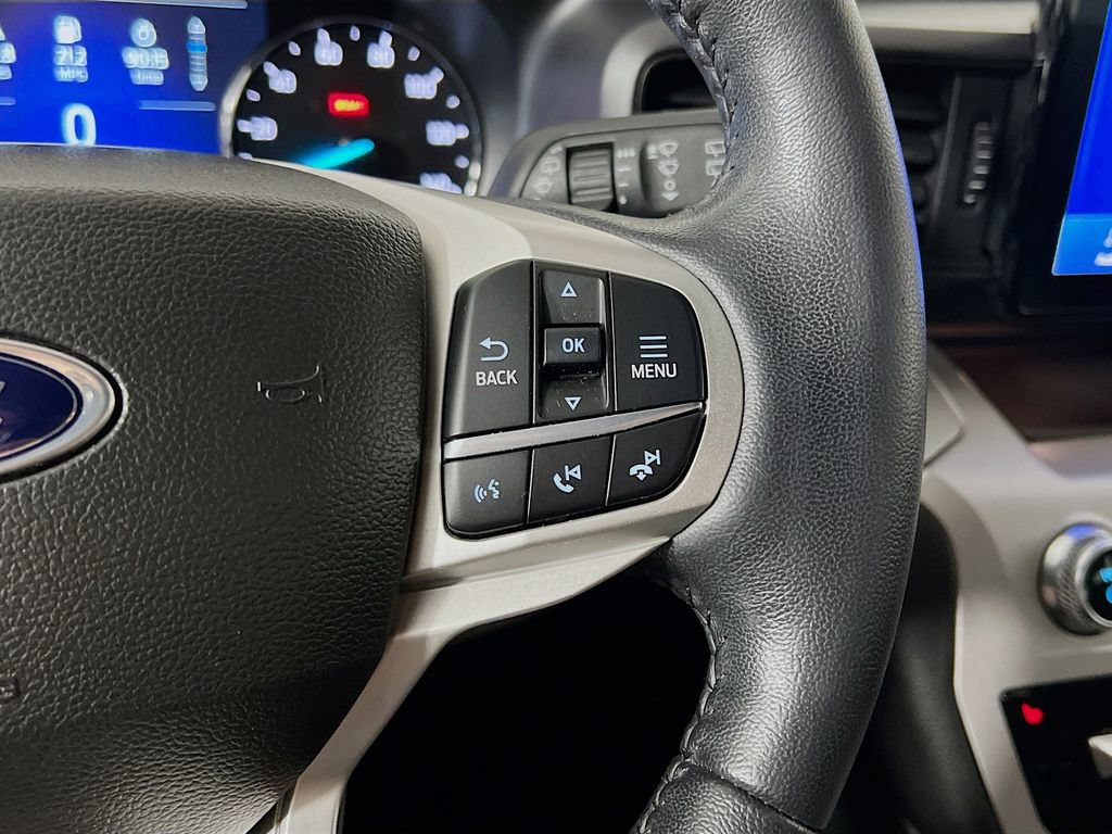Used 2023 Ford Explorer XLT AWD/4WD image 33