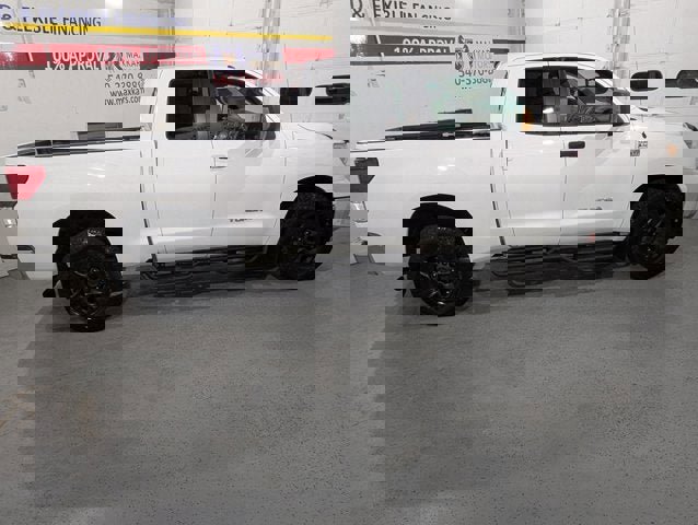 Used 2012 Toyota Tundra 4x4 Double Cab w/ Tow Pkg image 8