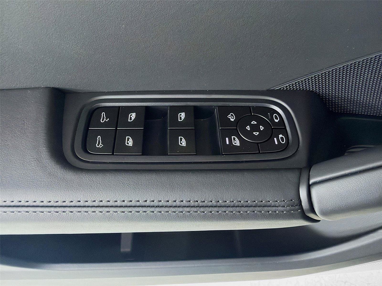 New 2026 Porsche Cayenne GTS AWD/4WD image 8