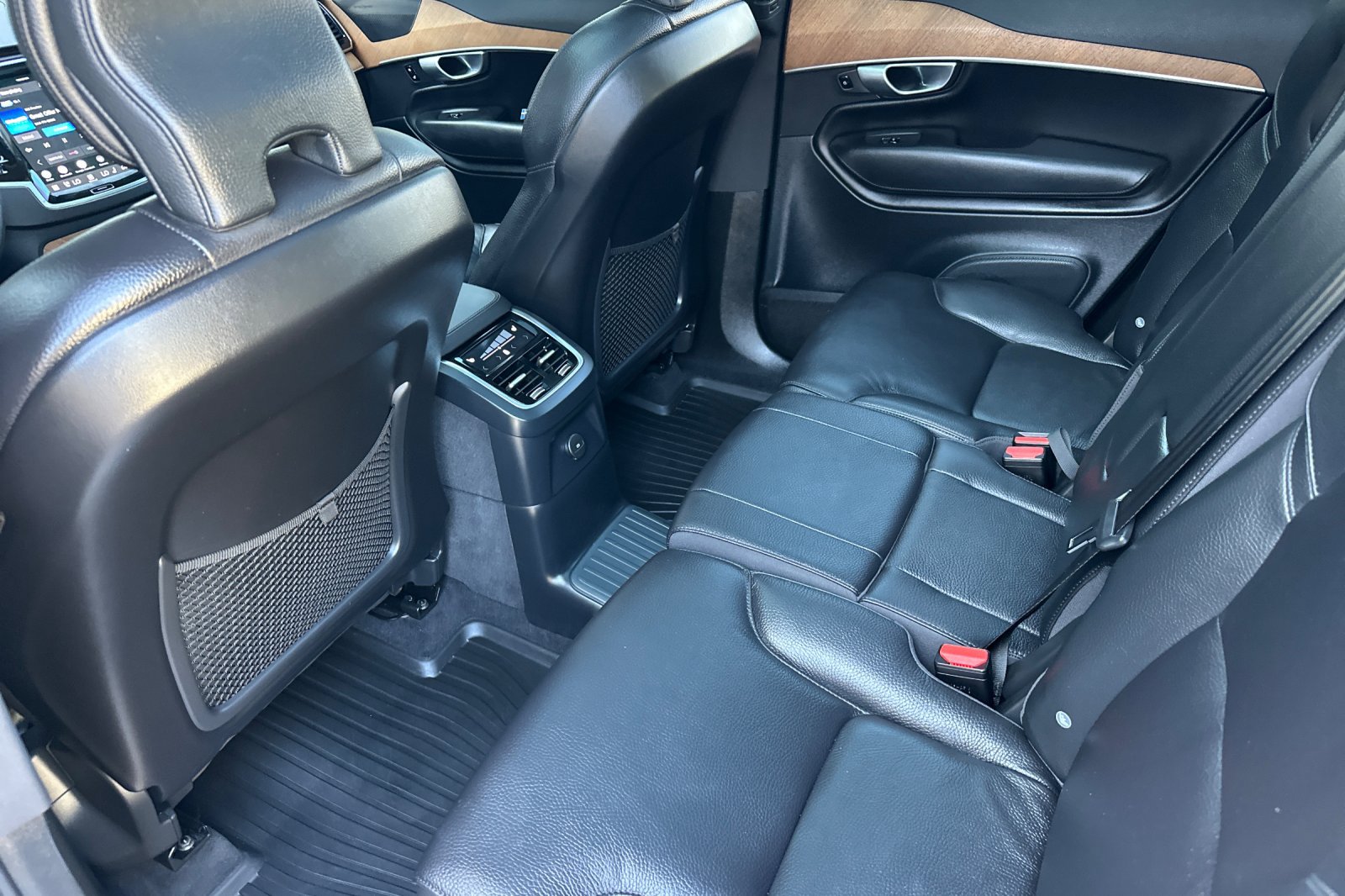 Certified 2024 Volvo XC90 T8 Plus w/ Protection Package Premier AWD/4WD image 14