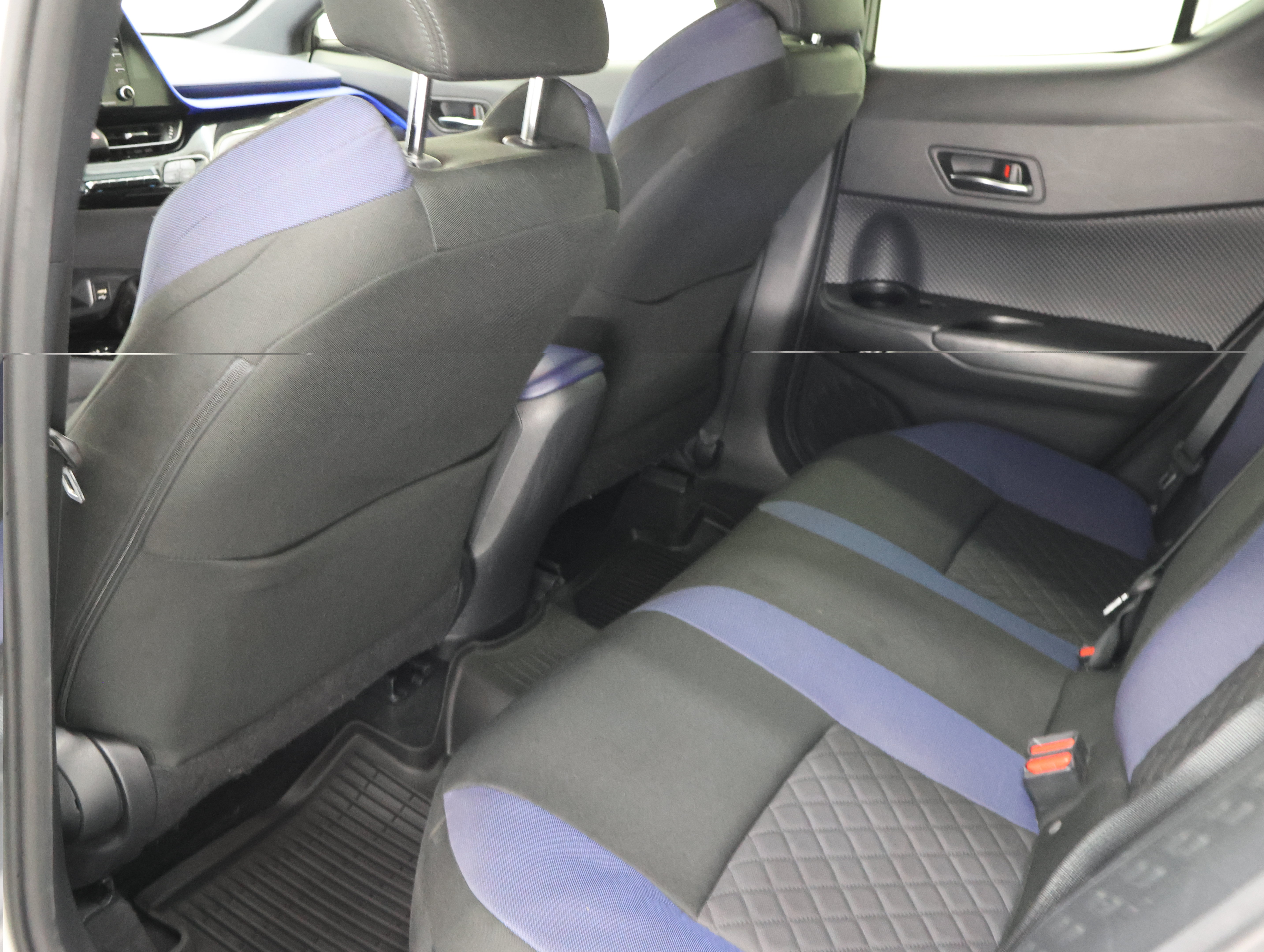 Used 2020 Toyota C-HR XLE FWD image 9