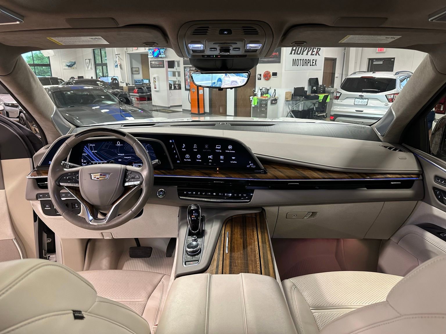 Used 2024 Cadillac Escalade Sport Platinum w/ LPO, ONYX Package AWD/4WD image 19