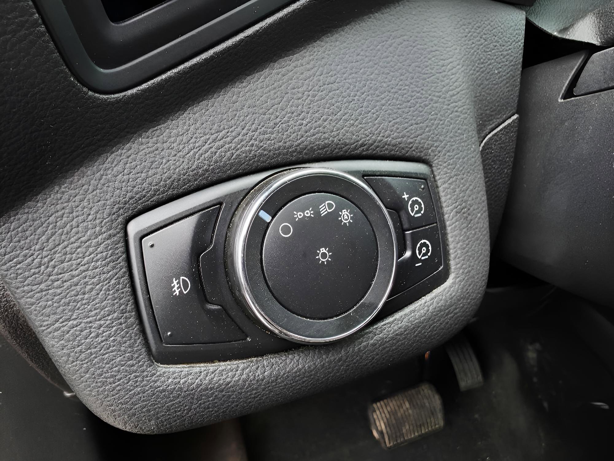 Used 2013 Ford Escape SE image 24