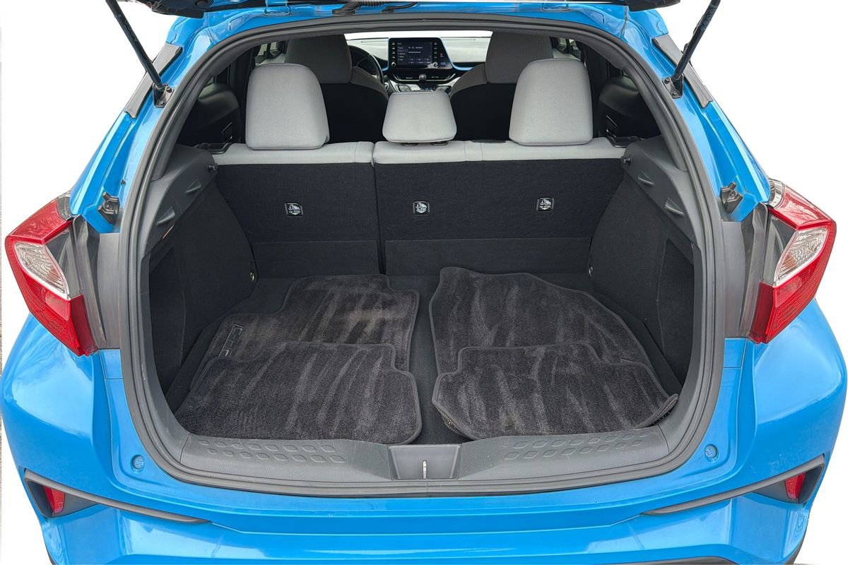 Used 2019 Toyota C-HR XLE image 11