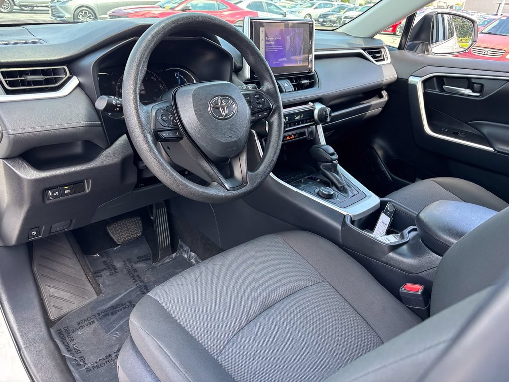 Used 2025 Toyota RAV4 XLE AWD/4WD image 16