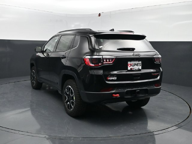 New 2026 Jeep Compass Trailhawk w/ Trailer Tow Group AWD/4WD image 7