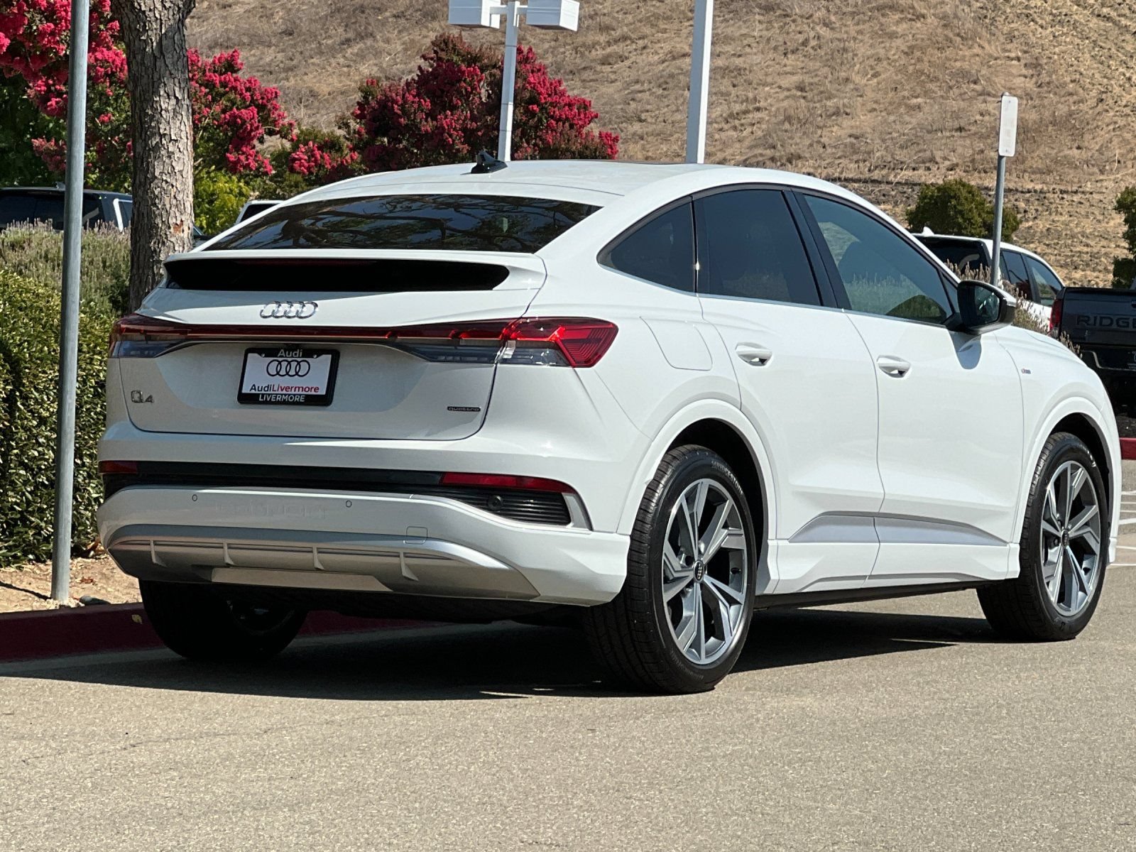 Used 2025 Audi Q4 e-tron Premium AWD/4WD image 6