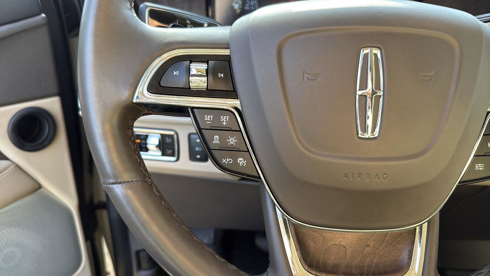 Used 2023 Lincoln Navigator L Reserve image 17