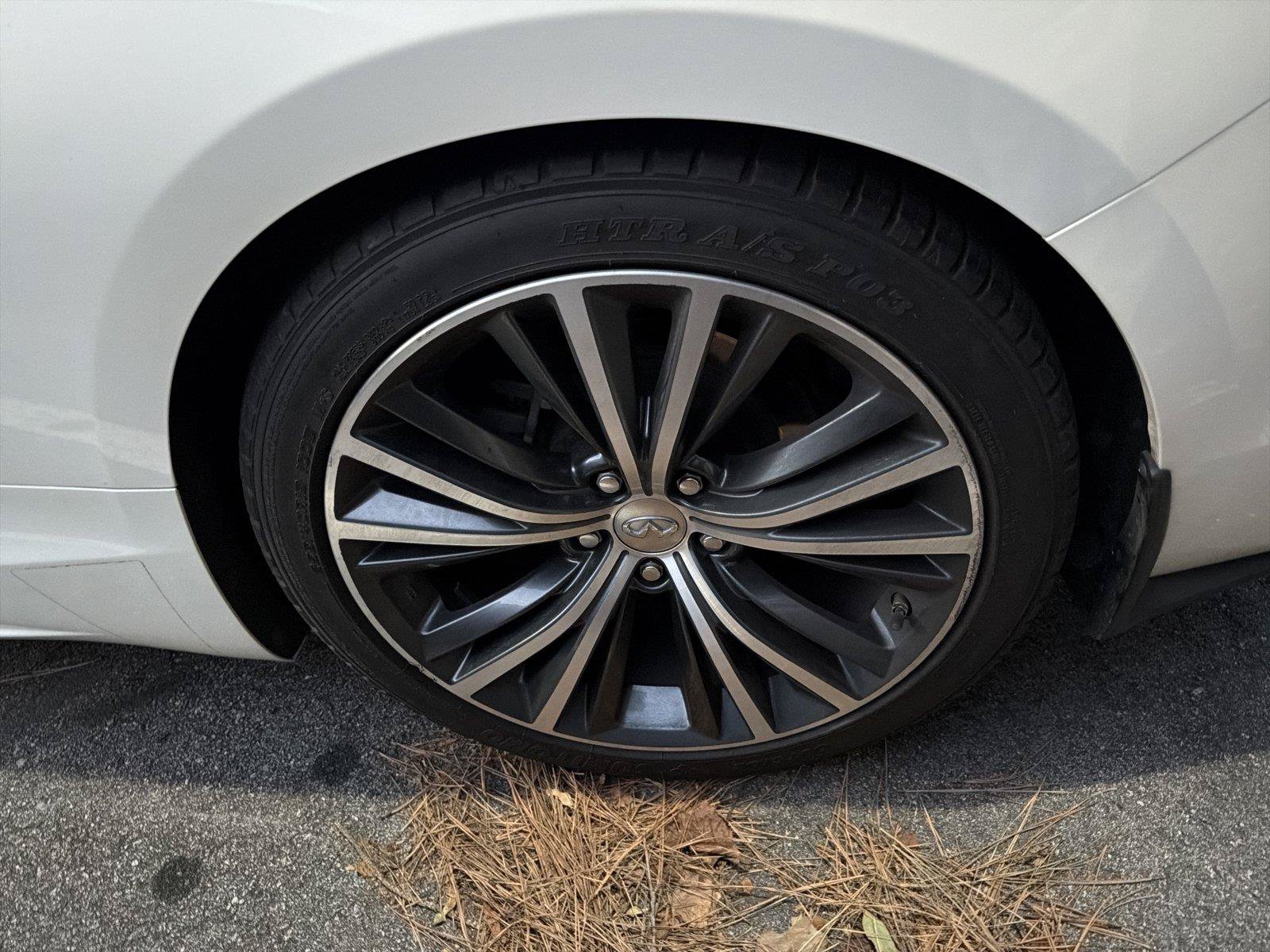 Used 2019 INFINITI Q60 3.0t Luxe w/ Essential Package RWD image 7