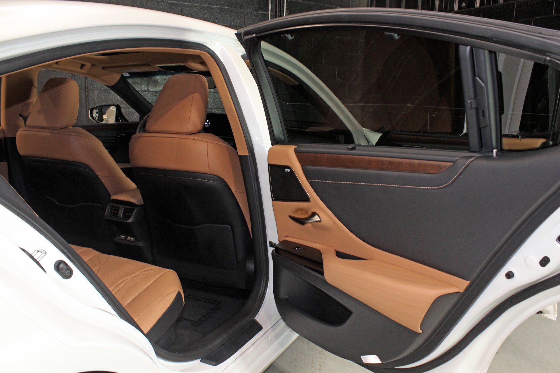Used 2022 Lexus ES 300h Ultra Luxury w/ Accessory Package 2 FWD image 42