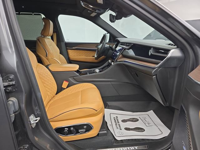 Used 2022 Jeep Grand Cherokee Summit w/ Advanced Protech Group IV AWD/4WD image 45