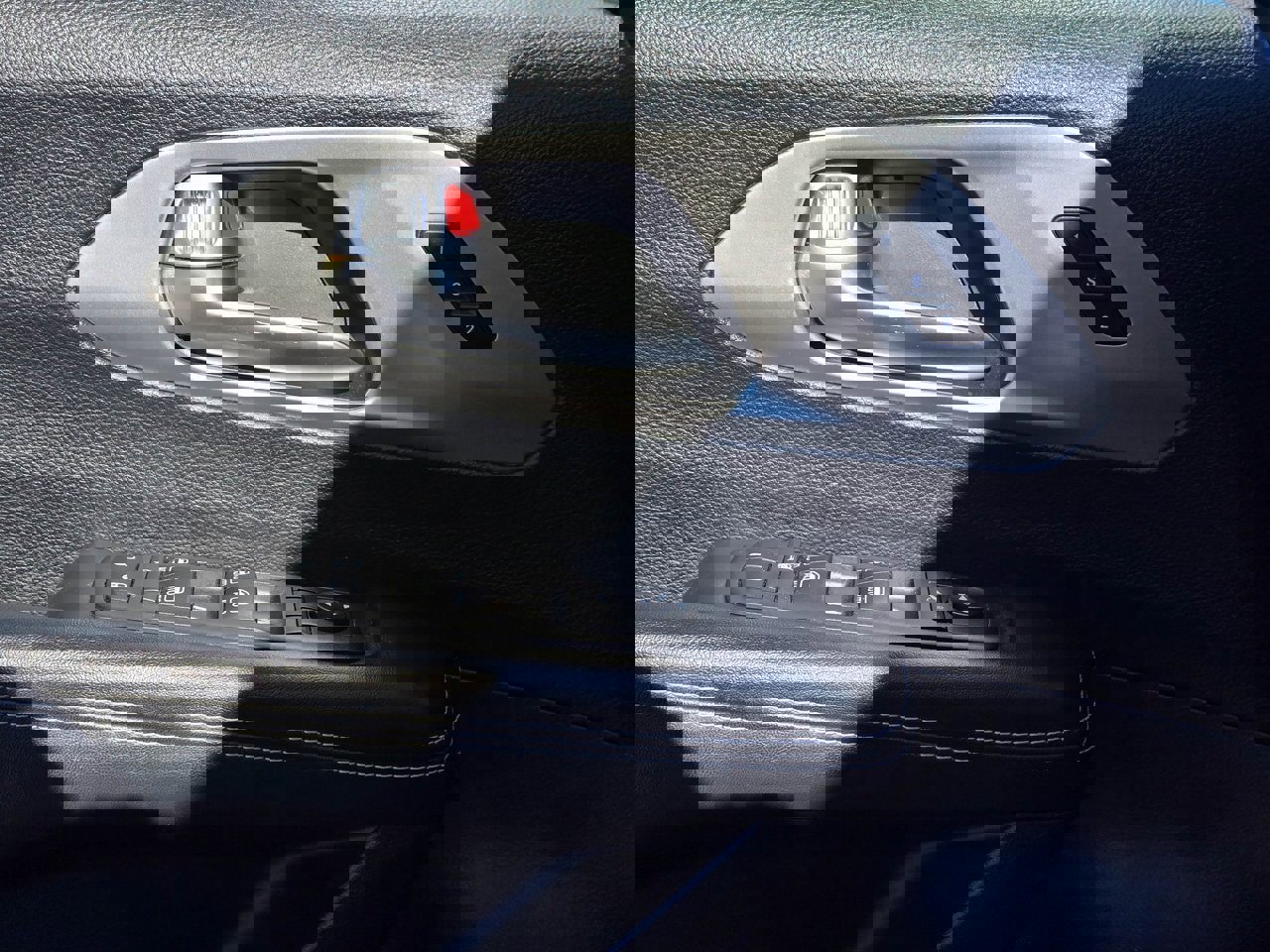 Used 2020 Chrysler Pacifica Limited w/ Quick Order Package 27H Red S image 9