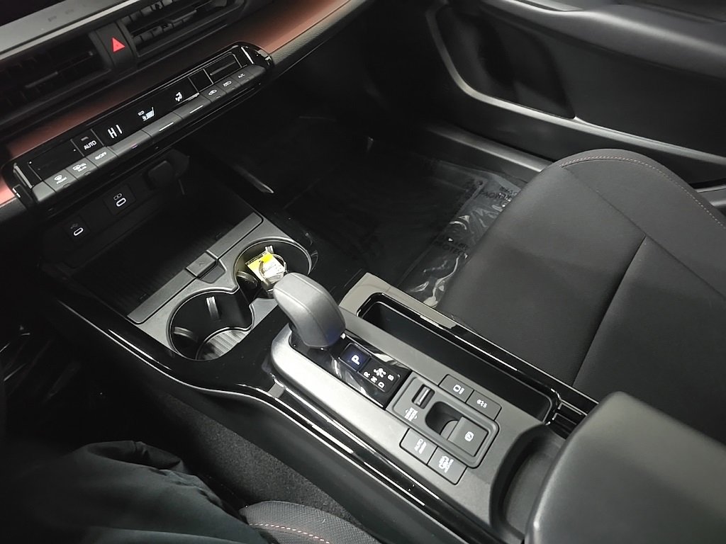 Used 2025 Toyota Prius Plug-In Hybrid image 27