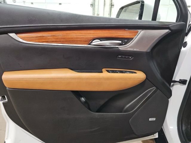 Used 2023 Cadillac XT5 Premium Luxury w/ Technology Package AWD/4WD image 12